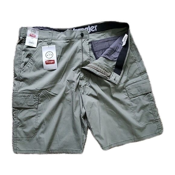 2 PAIRS Wrangler ATG Men’s Performance Utility Cargo Shorts 9” Inseam Waist 42 - Picture 8 of 12
